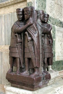 Beeld van de vier Romeinse leiders dat hun onderlinge verbondenheid moest benadrukken - Foto: CC  / Nino Barbieri
