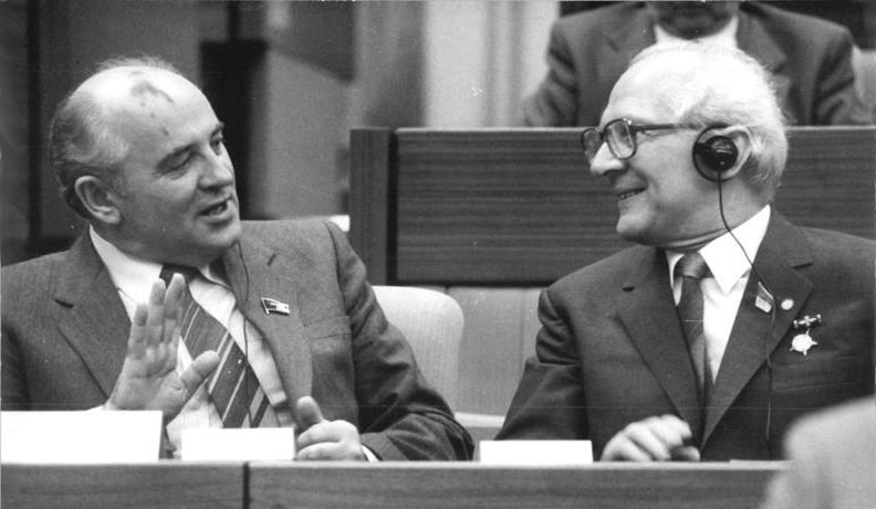 Gorbatsjov met DDR-leider Erich Honecker, 1986 