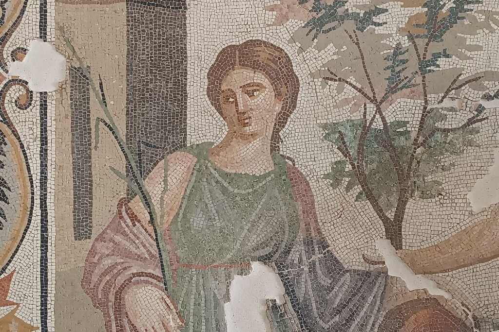 Deel van het mozaïek van nimfen in het museum van Lambesis (Tazoult, Algerije).
