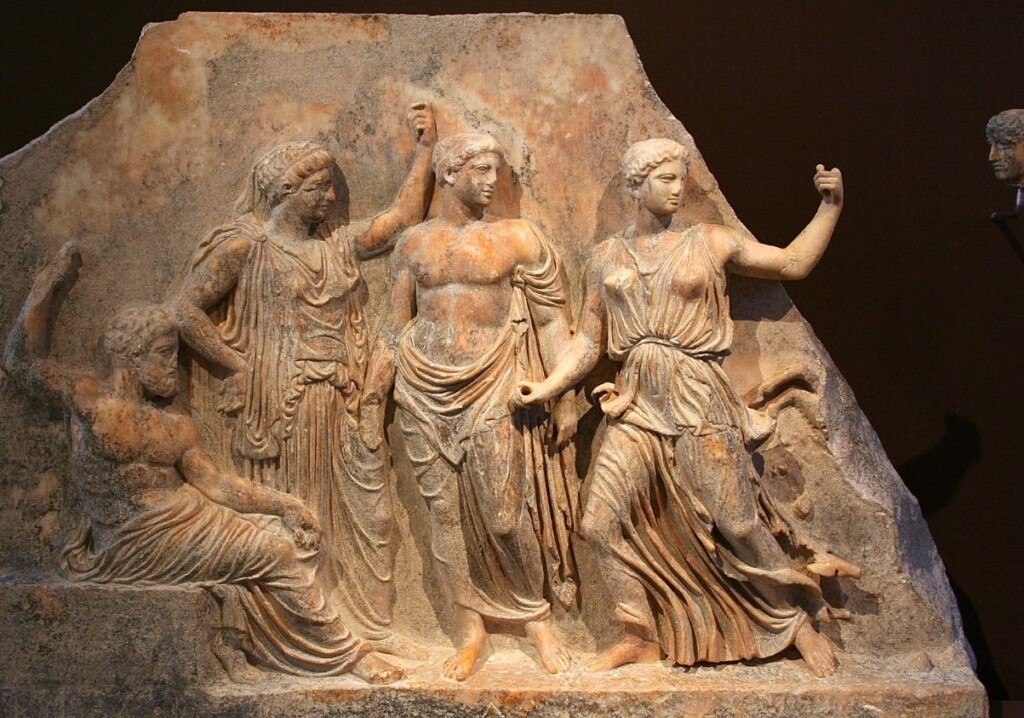 Reliëf van de goden - Zeus, Leto, Apollo en Artemis (tussen 420–410 v.Chr.)
