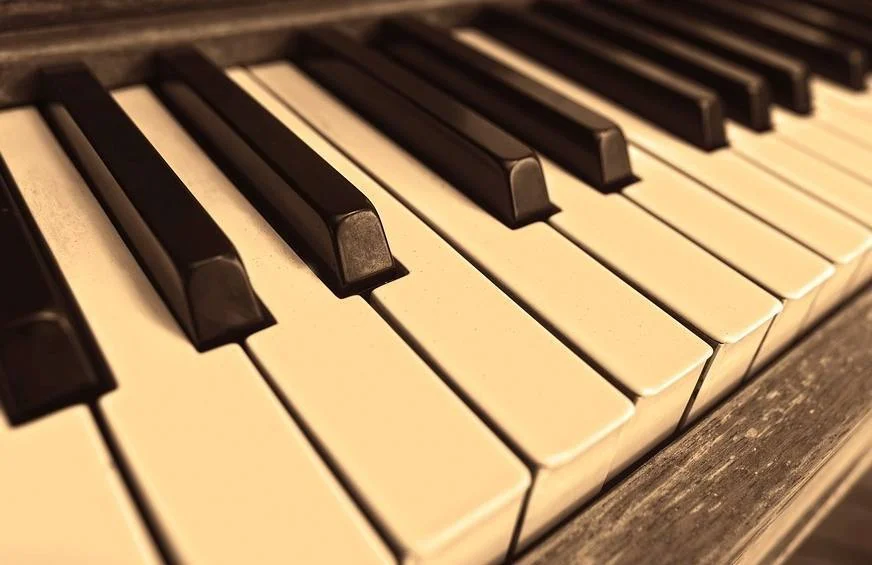 Piano (CC0 - Pixabay - MabelAmber)