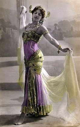 Mata Hari op een Franse kaart uit 1906