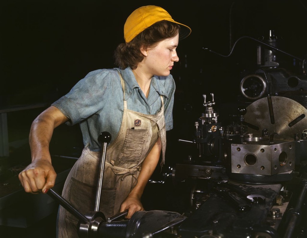 Een "Rosie" aan het werk met een revolverkopdraaibank in Fort Worth in 1942.