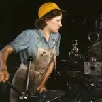 Een "Rosie" aan het werk met een revolverkopdraaibank in Fort Worth in 1942.
