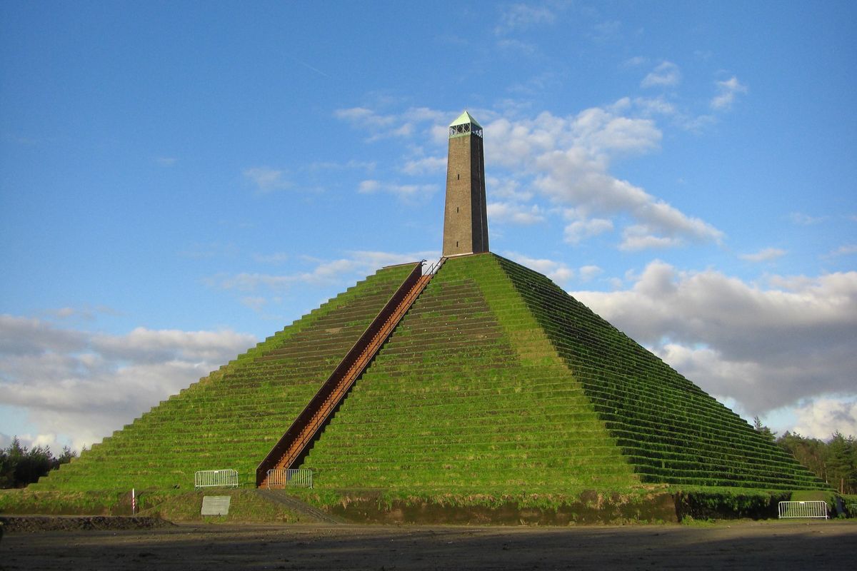 Pyramide van Austerlitz, monument op de Utrechtse Heuvelrug