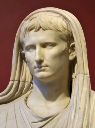 Augustus als Pontifex Maximus (Museo Nazionale Romano, ca. 20 v.Chr.).