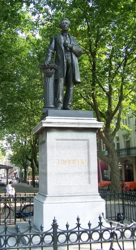 Monument van Thorbecke op het Thorbeckeplein in Amsterdam