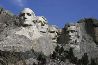 De vier sculpturen van Mount Rushmore: Washington, Jefferson, Roosevelt en Lincoln