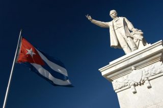 Monument voor José Martí in Cienfuegos (CC BY-SA 3.0 - Vgenecr)