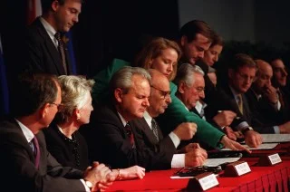Ondertekening van het verdrag van Dayton in Parijs