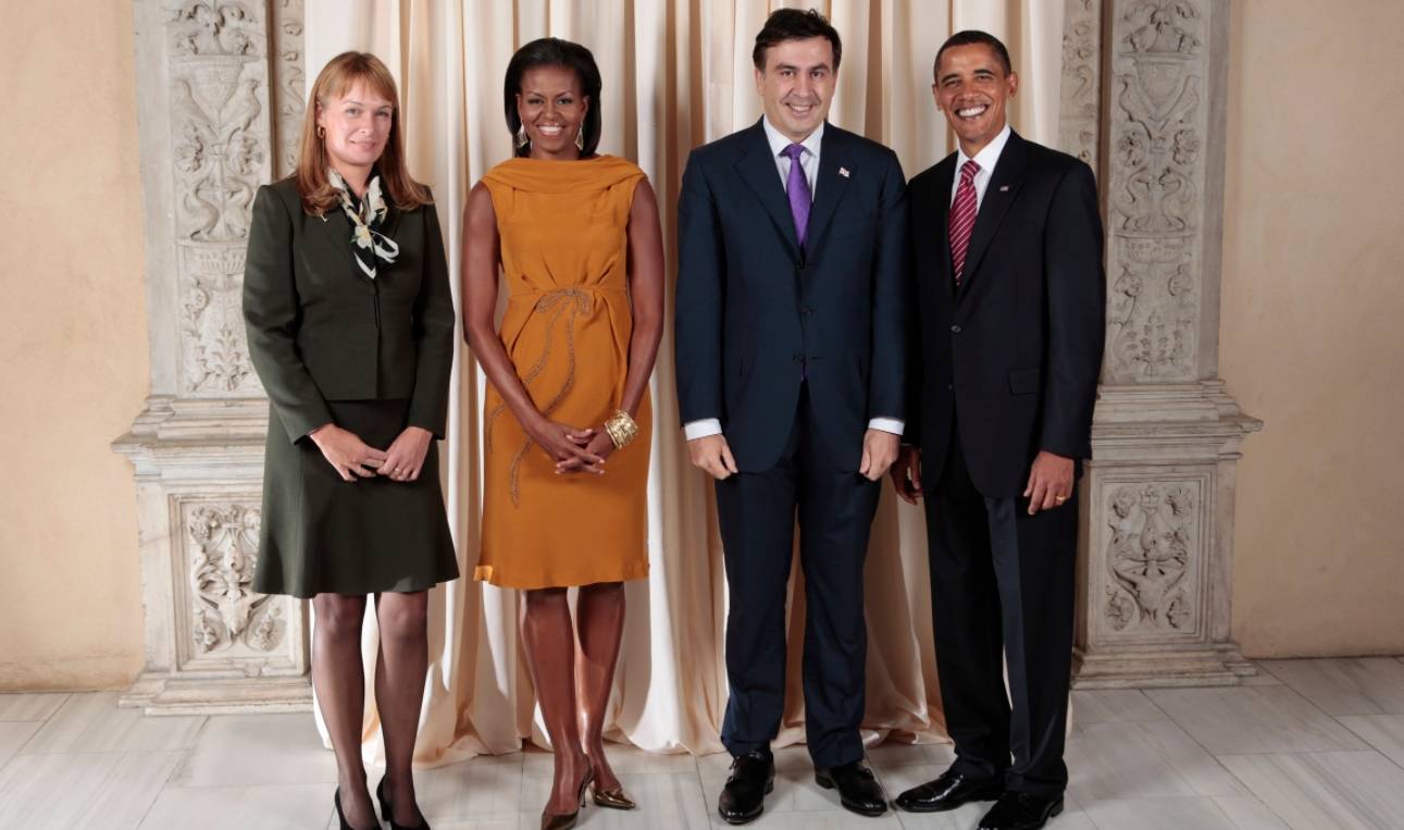 Sandra Roelofs samen met haar echtgenoot en het Amerikaanse presidentiële paar Barack en Michelle Obama (2009) - cc