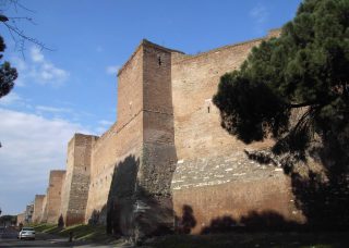 Deel van de Aureliaanse Muur, tussen de Porta Ardeatina en de Porta San Sebastiano.