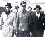 Heesters (l) tijdens zijn bezoek een Dachau