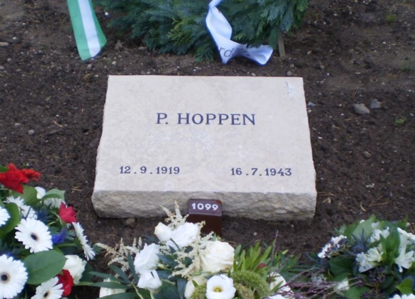 Grafsteen Pieter Hoppen op het Ereveld Loenen - wiki