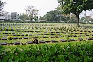 Begraafplaats voor overleden dwangarbeiders in Kanchanaburi, Thailand