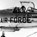 Chuck Yeager in een NF-104