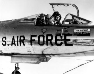 Chuck Yeager in een NF-104
