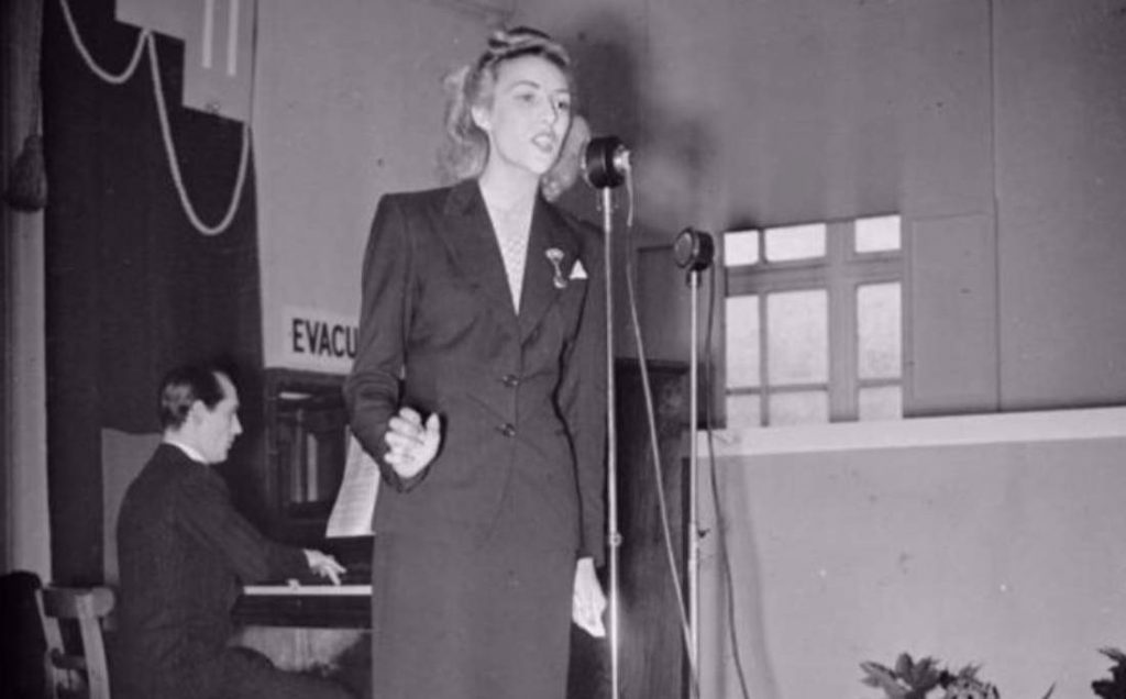 Vera Lynn in 1941 (wiki)