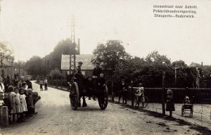 De grens tussen Dinxperlo en het aangrenzende Duitse dorp Suderwick in de jaren vóór de oorlog (Foto: Grenslandmuseum in Dinxperlo)
