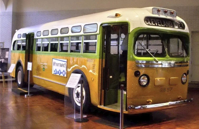De bus waarin Rosa Parks weigerde haar zitplaats op te geven (CC BY-SA 3.0 - Rmhermen - wiki)