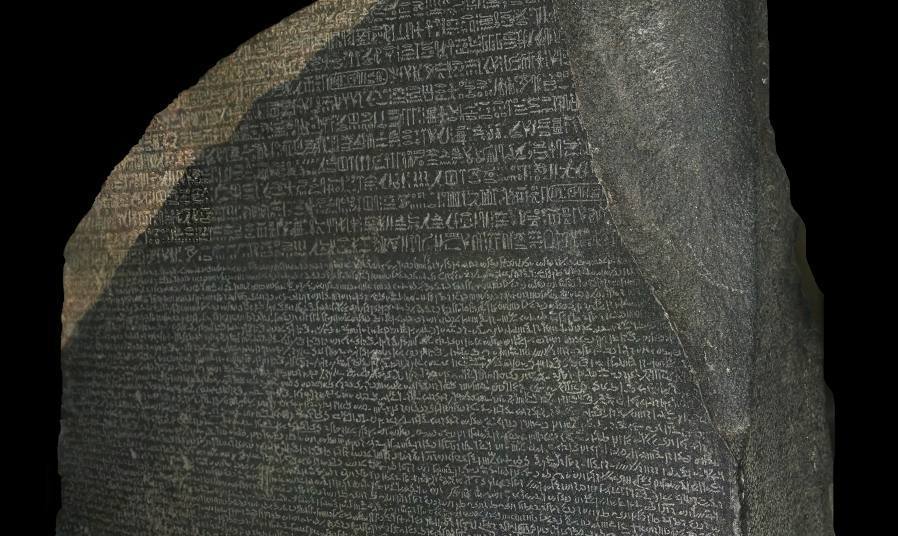 Detail van de Steen van Rosetta (CC BY-SA 4.0 - Hans Hillewaert - wiki)