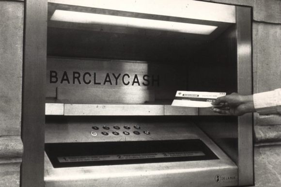 De eerste geldautomaat (Foto: Barclays)