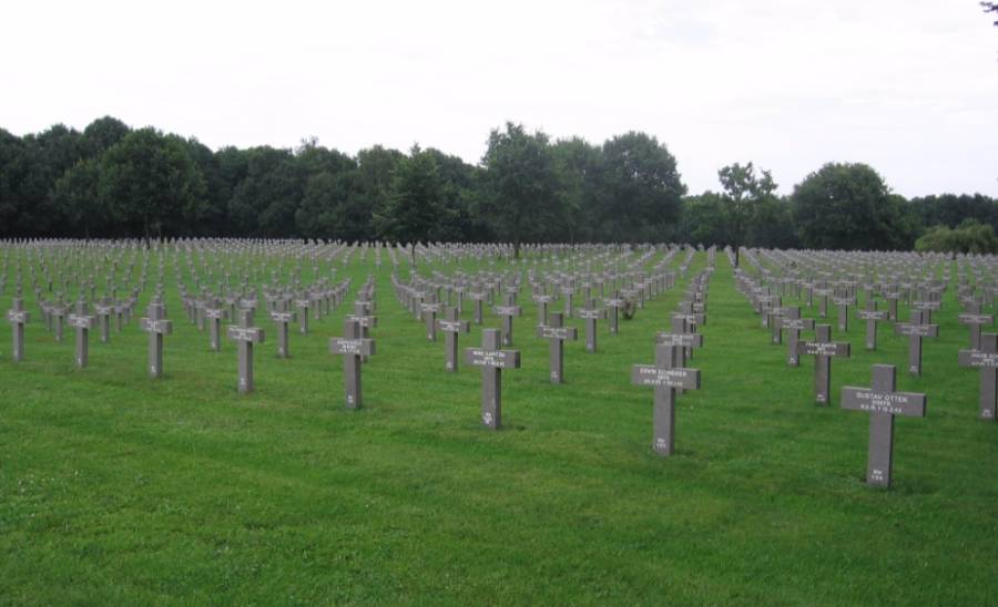 Duitse militaire begraafplaats in Ysselsteyn - cc