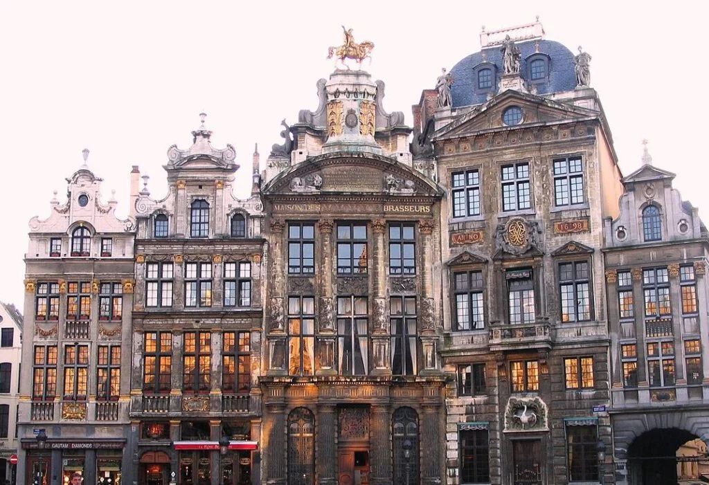 Enkele gildenhuizen op de Grote Markt Brussel, met centraal ook het Brouwershuis