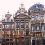Enkele gildenhuizen op de Grote Markt Brussel, met centraal ook het Brouwershuis