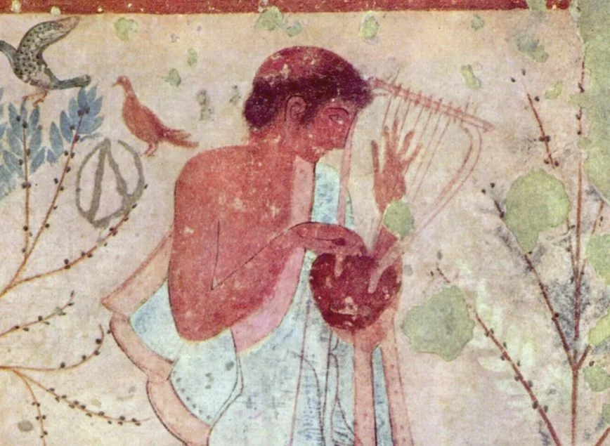 Etruskische lierspeler, wandschildering in het Graf van het Triclinium, Tarquinia (Publiek Domein - wiki)