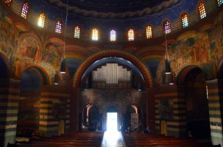 Interieur van de Cenakelkerk van Heilig Landstichting