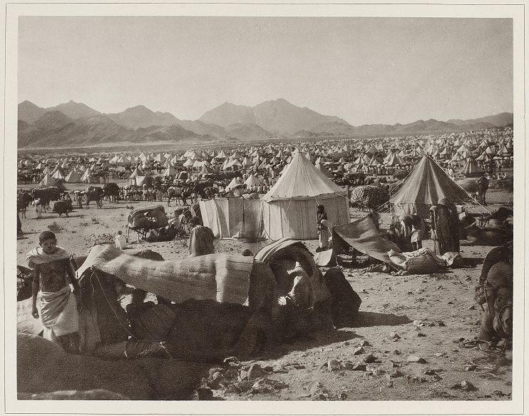 Westelijke zijde van de berg Arafat, bij Mekka, tijdens de jaarlijkse bijeenkomst van pelgrims, c. 1888-1889 (Rijksmuseum)