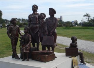 Monument in Hoek van Holland (CC BY-SA 3.0 - Wikifrits)