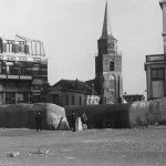 De pantsermuur langs de boulevard ter hoogte van de Keizerstraat, 1945. Collectie Muzee Scheveningen