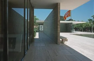 Barcelona - Duits paviljoen (1929, herbouw uit 1999) - Ludwig Mies van der Rohe (CC BY-SA 3.0 - wiki)