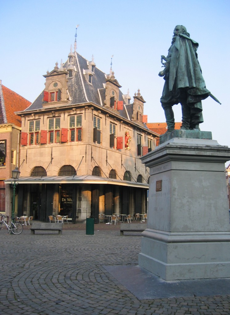 Standbeeld van Jan Pieterszoon Coen in Hoorn - cc