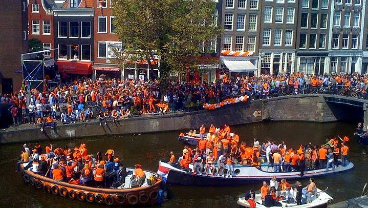 Prinsengracht in Amsterdam tijdens Koninginnedag 2010 - cc