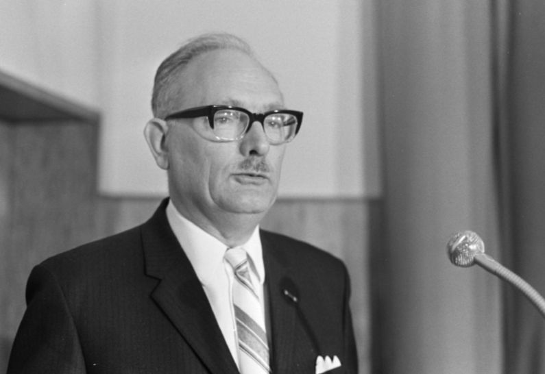 Johan van Hulst in 1969 (Nationaal Archief/Anefo/Joost Evers)