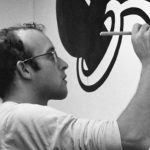 Keith Haring aan het werk in het Stedelijk Museum in Amsterdam 14 maart 1986