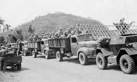 Militaire colonne tijdens de eerste politionele actie – Foto: Tropenmuseum