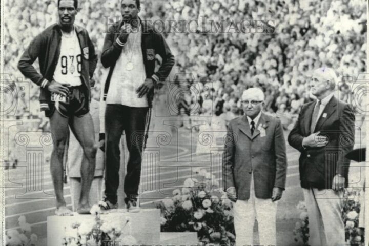 Collett en Matthews tijdens de ceremonie van 1972