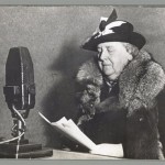 Koningin Wilhelmina spreekt tot het volk via Radio Oranje (cc - Nationaal Archief)
