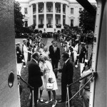 Nixon treedt af naar aanleiding van het Watergate-schandaal