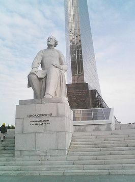 Monument voor Konstantin Tsjolkovski in Moskou
