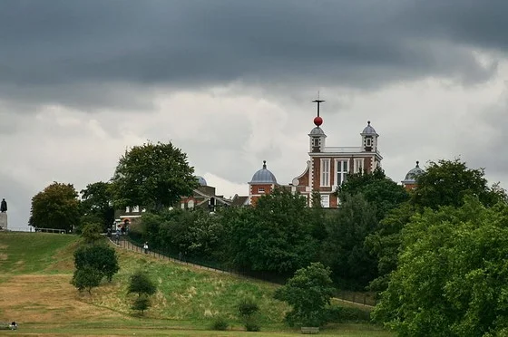 The Royal Observatory in Greenwich, Londen, met de rode tijdbal op het dak - Foto: CC/Steve F-E-Cameron