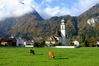 Het kerkje in Näfels – Foto: CC/Marco Zanoli