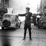 Een NSKK-man regelt het verkeer – Posen (Poznań), 1939
