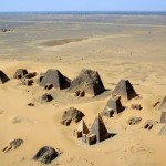Nubische piramides (CC BY-SA 1.0 - B N Chagny - wiki)