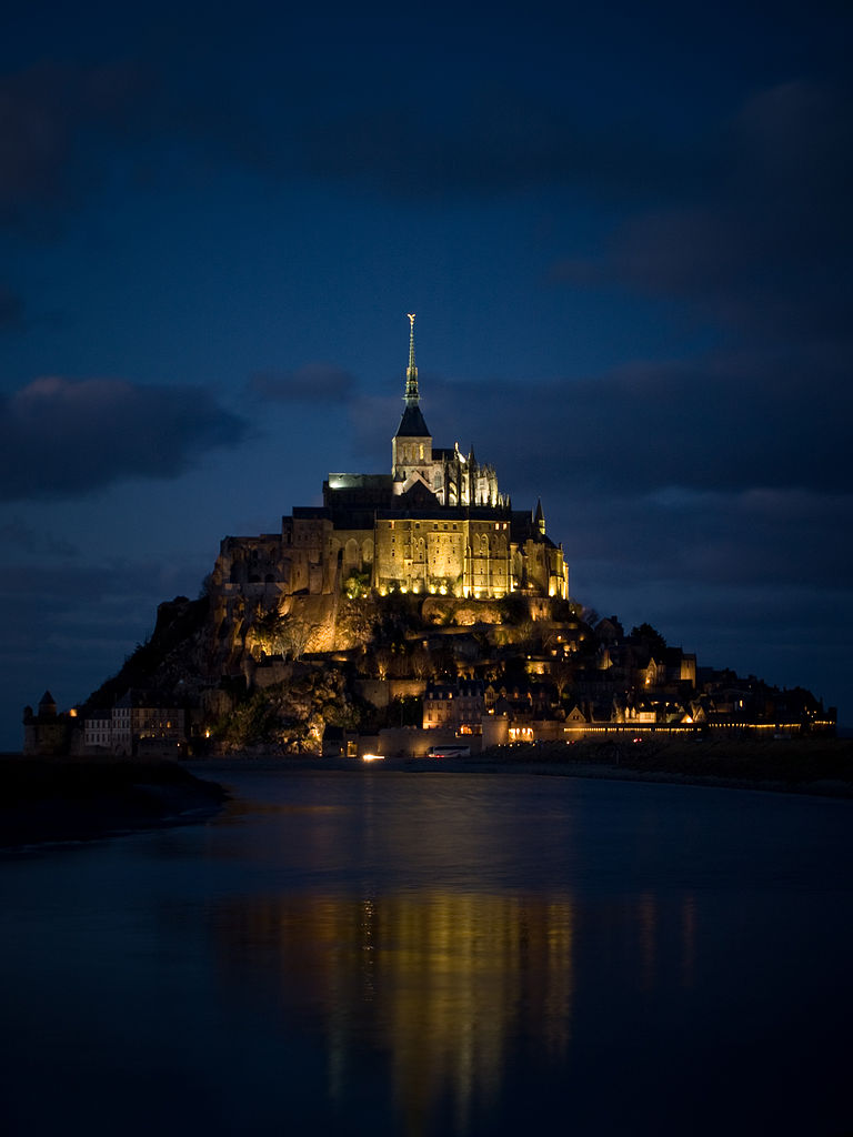 Mont-Saint-Michel bij nacht - cc