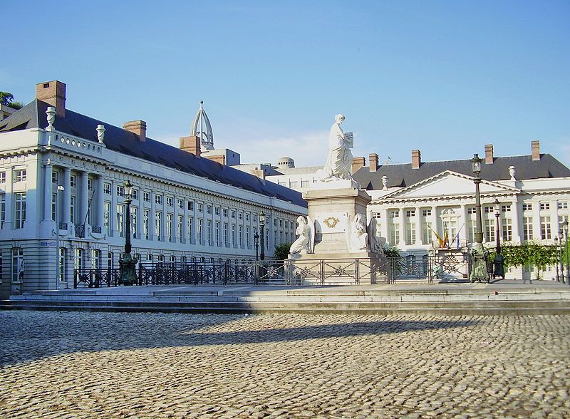 Martelarenplein in Brussel met in het midden het Martelarenmonument – Foto: CC